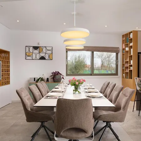 Olive Grove Ferienhaus *